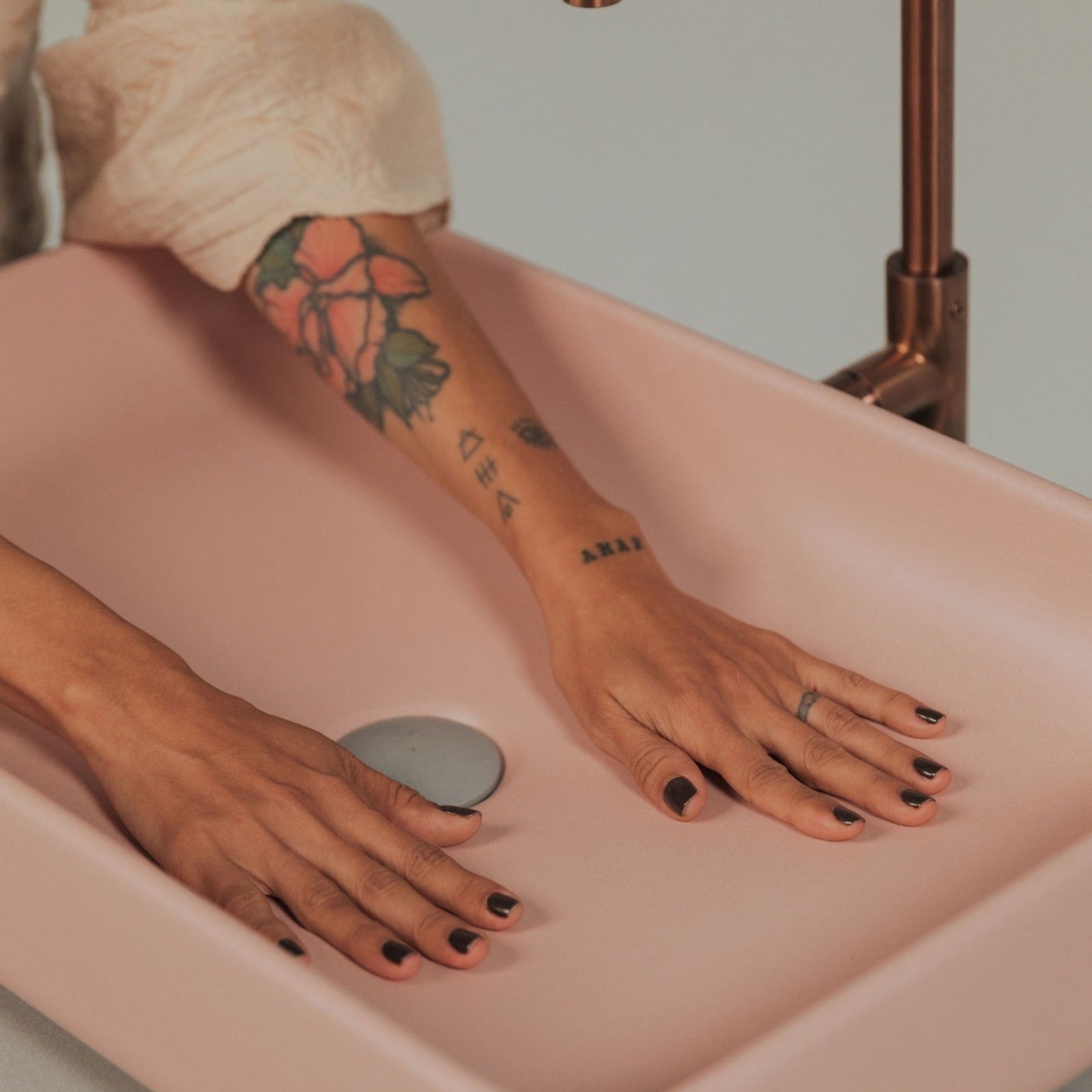 Konkretus | Fladd 05 Concrete Vessel Sink - fladd 05 hero