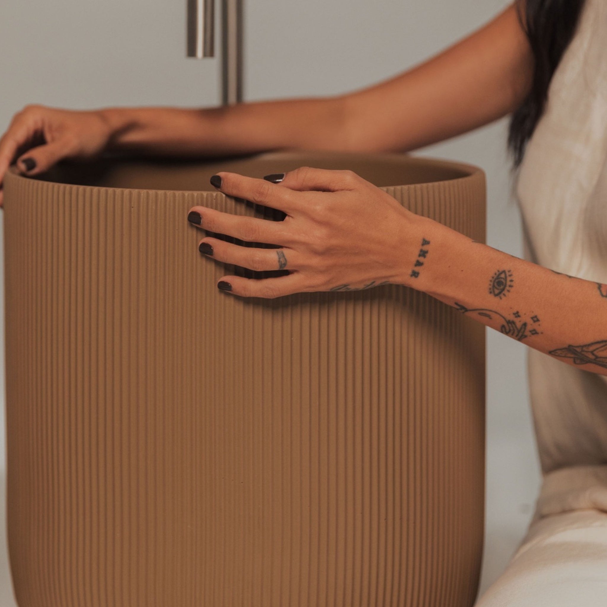 Konkretus | Lotus 05 Semi-Pedestal Washbasin - main gallery hero