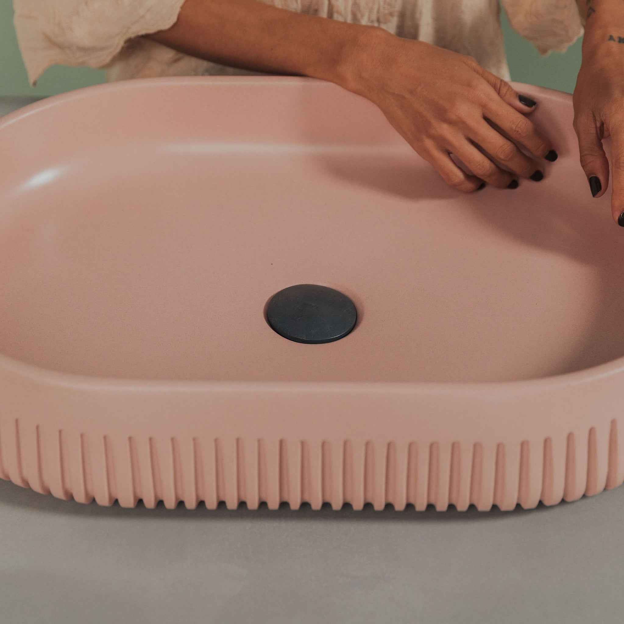 Konkretus | Papua 02 Countertop Washbasin - main gallery hero